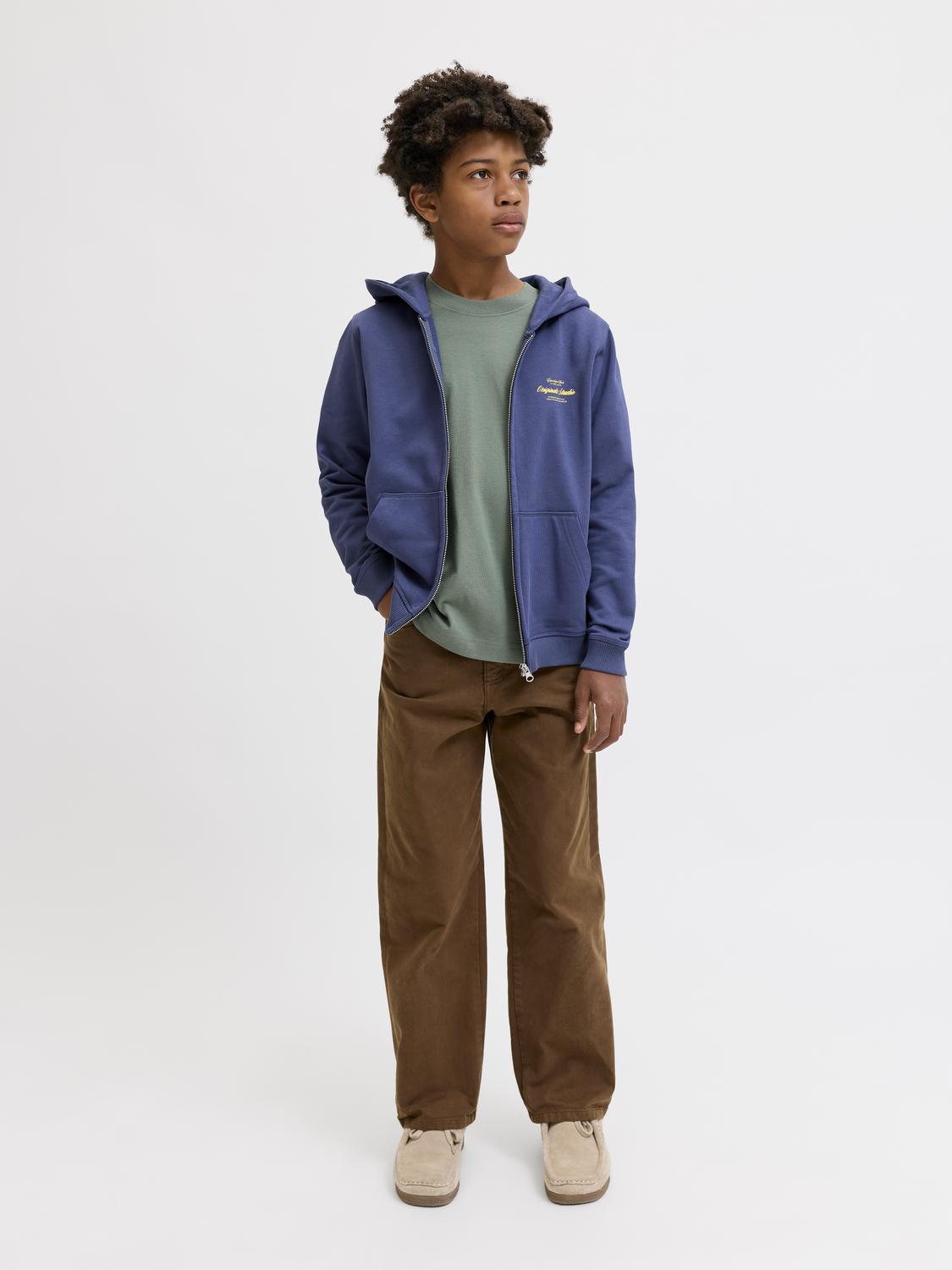model_shot-front_full